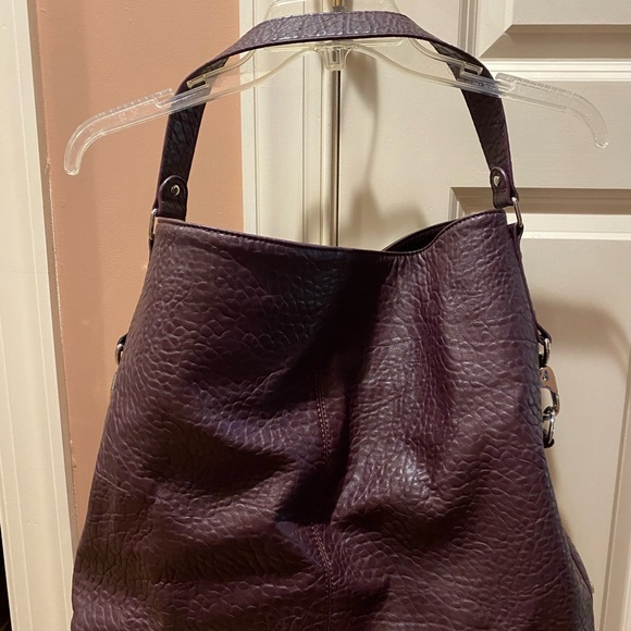 Jewell Thirty One purple faux pebble grain leather bag - Picture 7 of 7